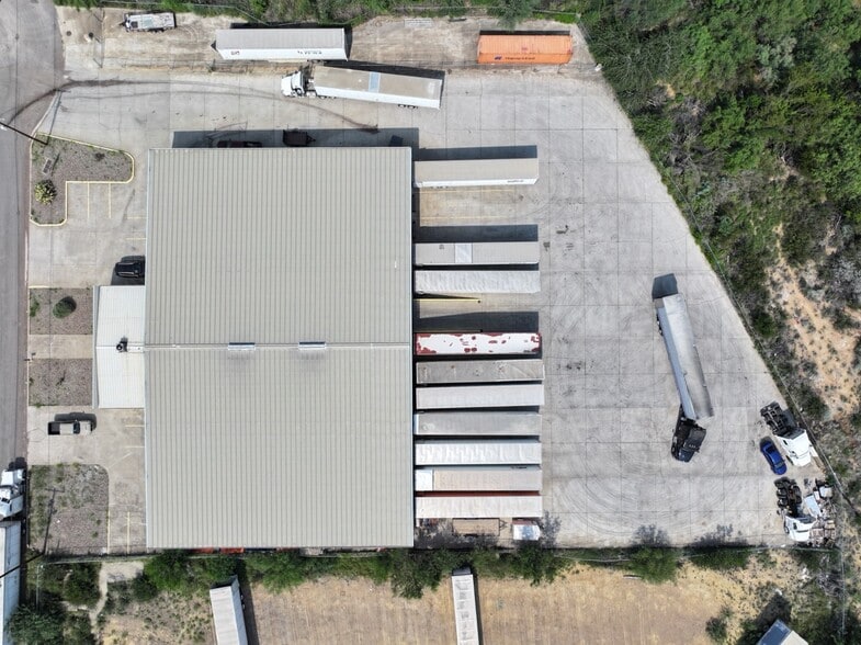 More Photos Of 711 Enterprise St, Laredo Warehouse For Lease
