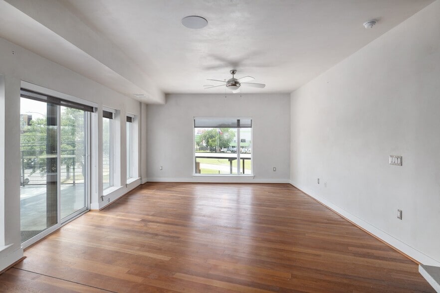 More Photos Of 6444 Burnet Rd, Austin Apartments For Sale