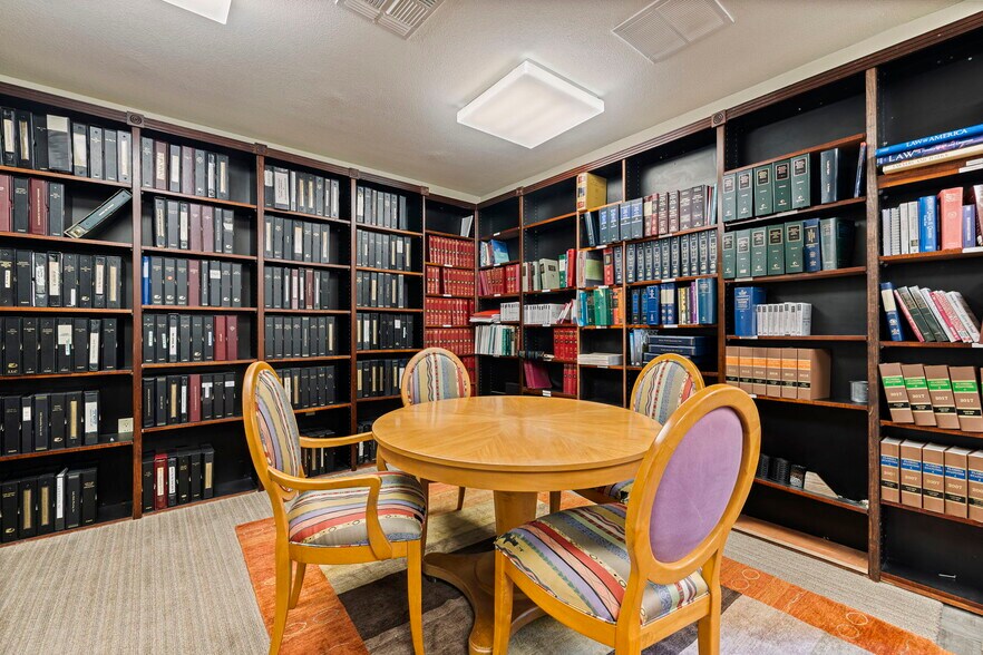 More Photos Of 721 1st Ave N, Saint Petersburg Office For Sale