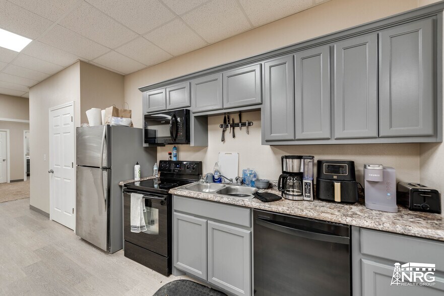 More Photos Of 5100 FM 715, Midland Warehouse For Sale