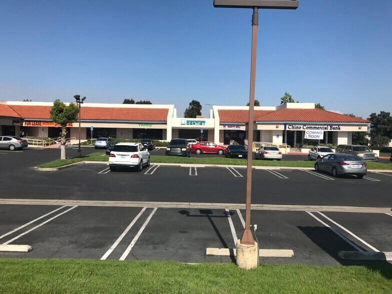 More Photos Of 300-324 N Mountain Ave, Upland Unknown For Lease