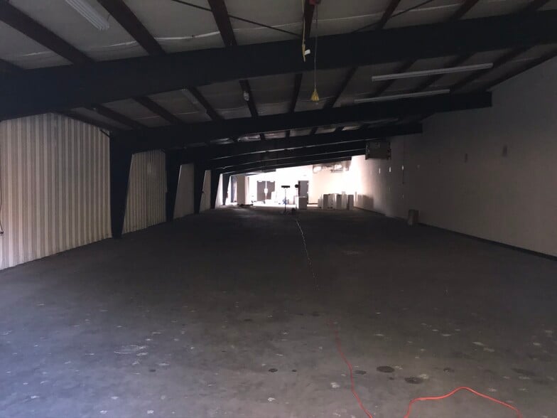 More Photos Of 750 W Main St, Hendersonville Storefront Retail Office For Lease