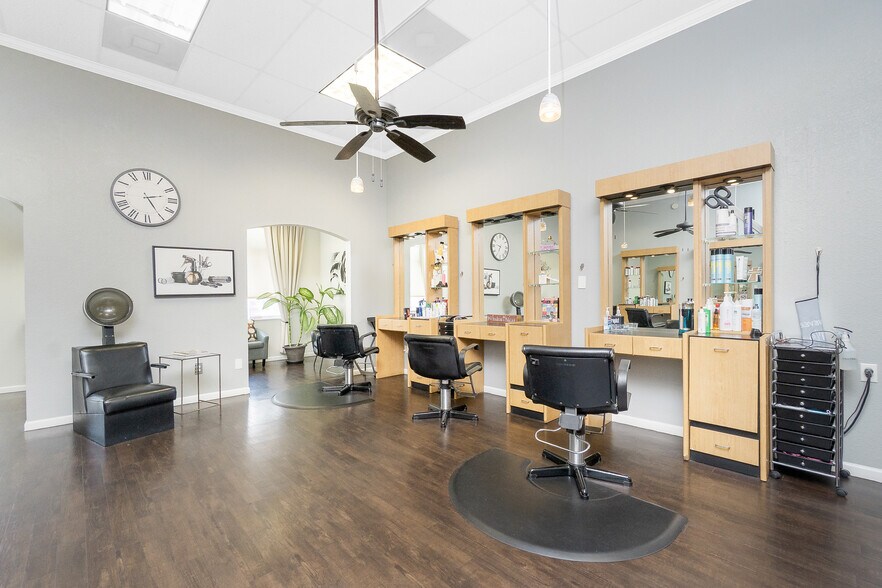 More Photos Of 20020 Veterans Blvd, Port Charlotte Office For Sale