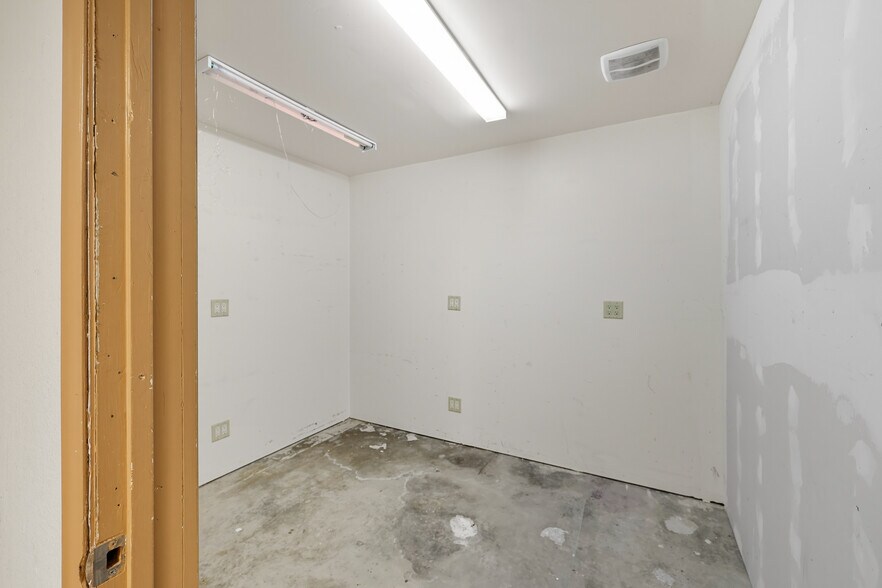 More Photos Of 328-332 W Main St, Merced Storefront For Lease