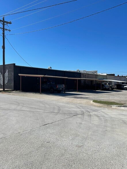 More Photos Of 921 Halsell St, Bridgeport General Retail For Sale