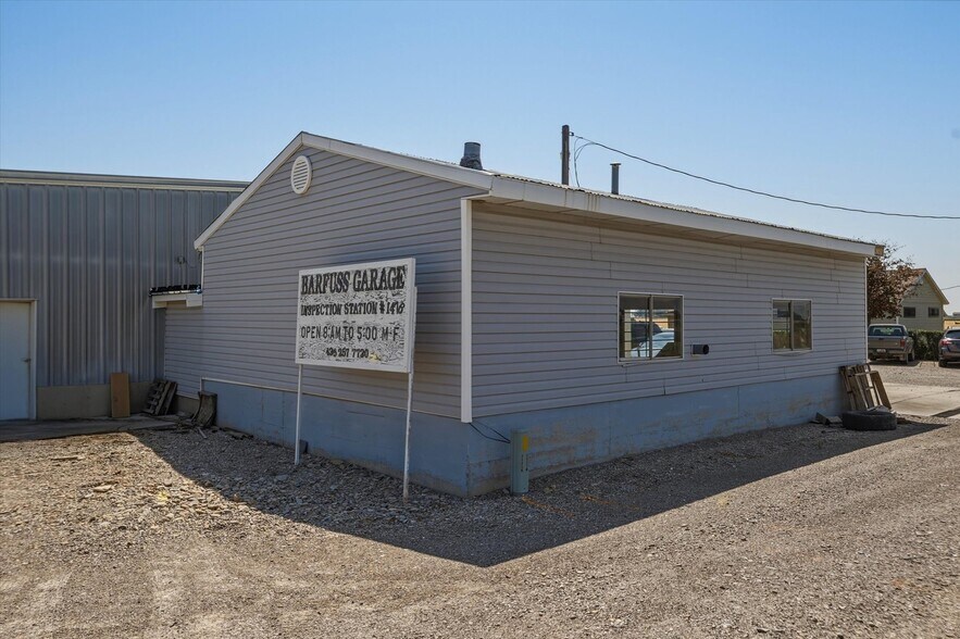 More Photos Of 9975 6400 w, Tremonton Office For Sale