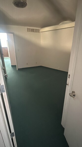 More Photos Of 316 W F St, Oakdale Storefront Retail Office For Sale