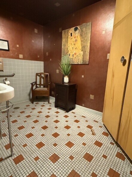 More Photos Of 6 S Central Ct, Stockton Office For Lease