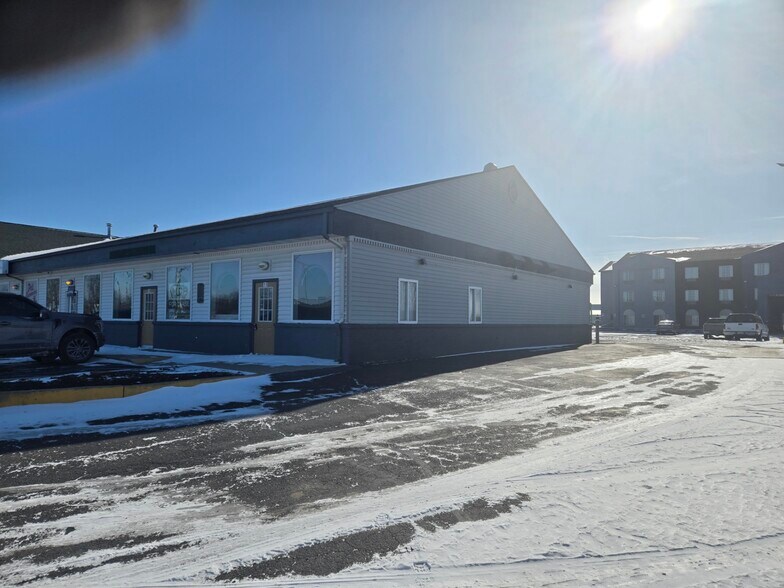 Primary Photo Of 10552 Evans Dr, Luna Pier Freestanding For Lease