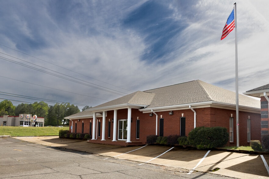 Primary Photo Of 506 Highway 16 W, Carthage Office For Sale
