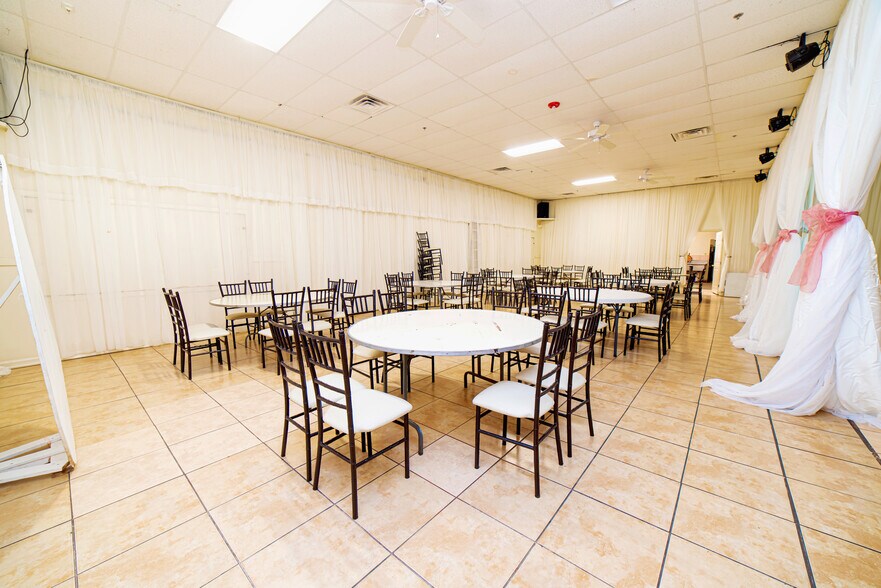 More Photos Of 819 Los Presidentes Ave, Laredo Storefront Retail Office For Sale