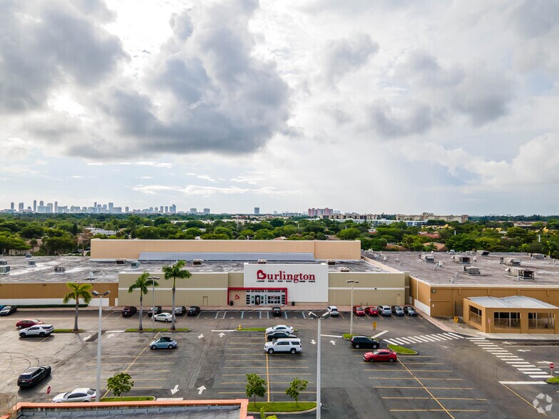 More Photos Of 850-980 Ives Dairy Rd, Miami Storefront For Lease