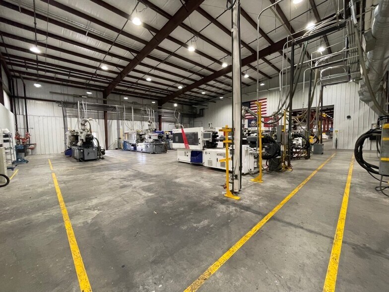 More Photos Of 190 Finegan dr, Del Rio Distribution For Sale