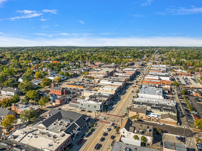 More Photos Of 311 W University Dr, Rochester Freestanding For Lease