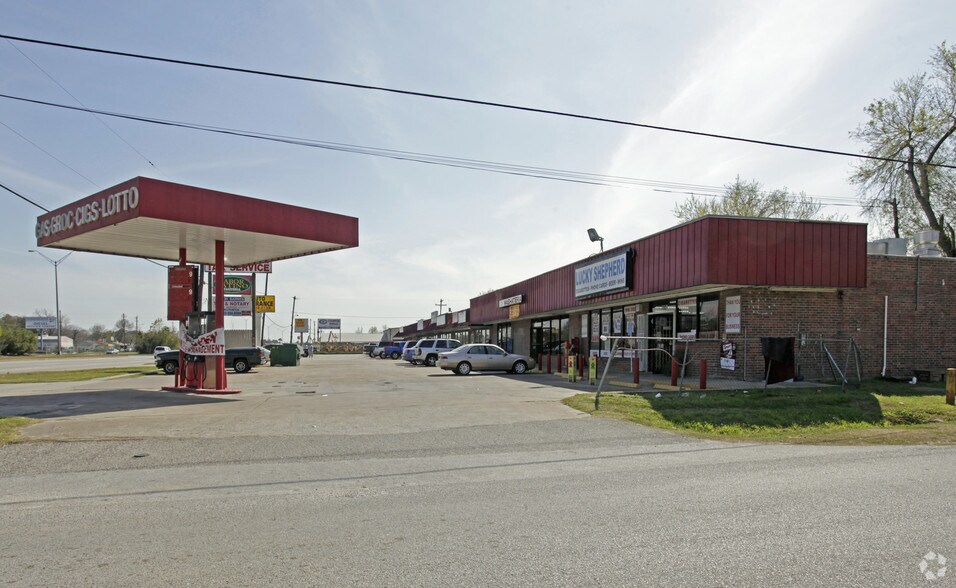 Primary Photo Of 7013 N Shepherd Dr, Houston Unknown For Lease