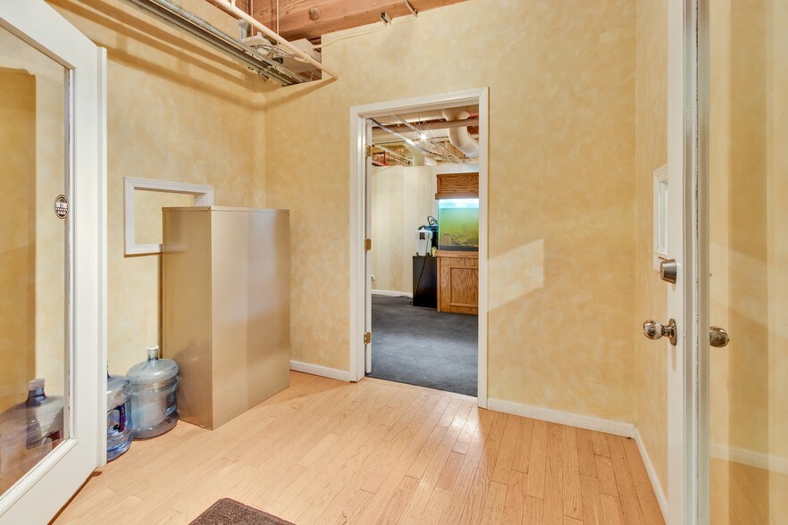 More Photos Of 1327 W Washington Blvd, Chicago Loft Creative Space For Lease