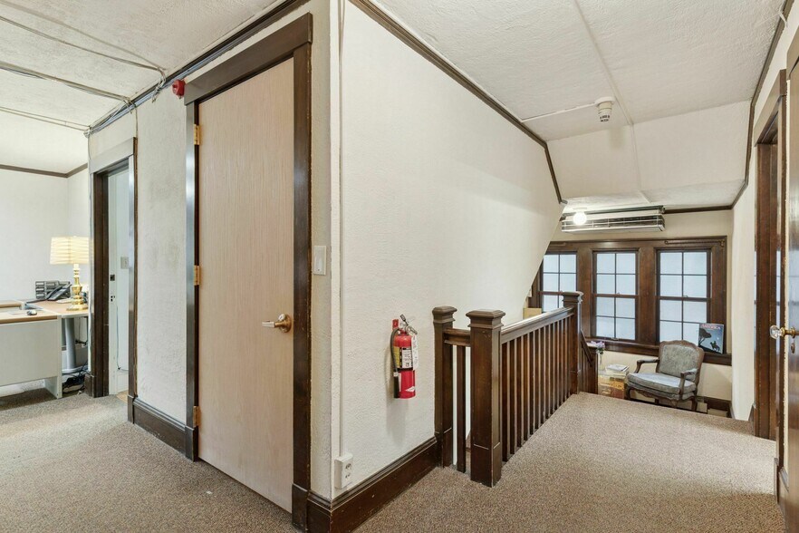 More Photos Of 2318 S 1st Ave, Minneapolis Office For Sale