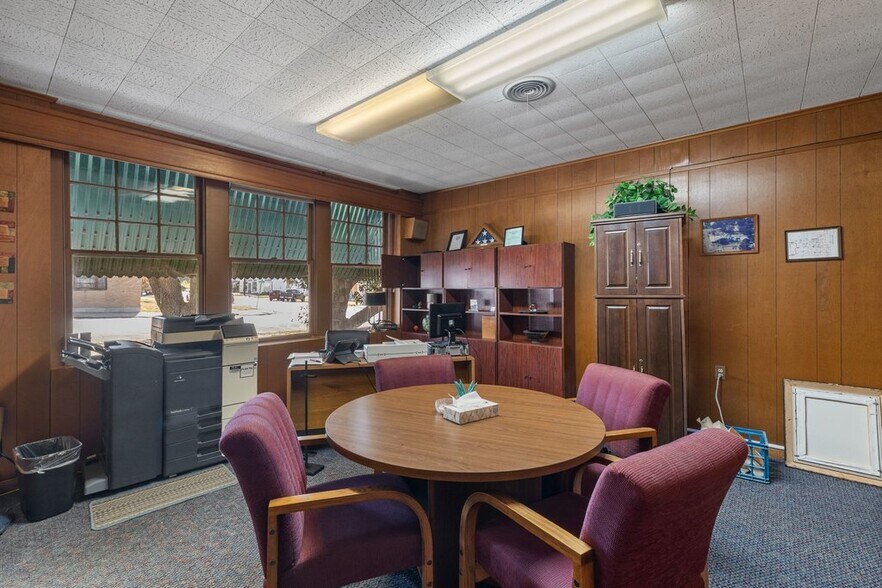 More Photos Of 503 Talbot St, Taylor Funeral Home For Sale