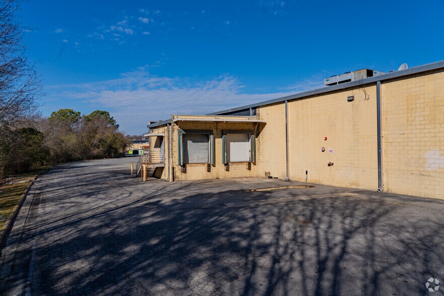 More Photos Of 1308-1320 W Grantham St, Goldsboro Storefront For Sale