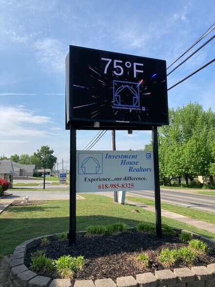 More Photos Of 1002 S Division St, Carterville Office For Sale
