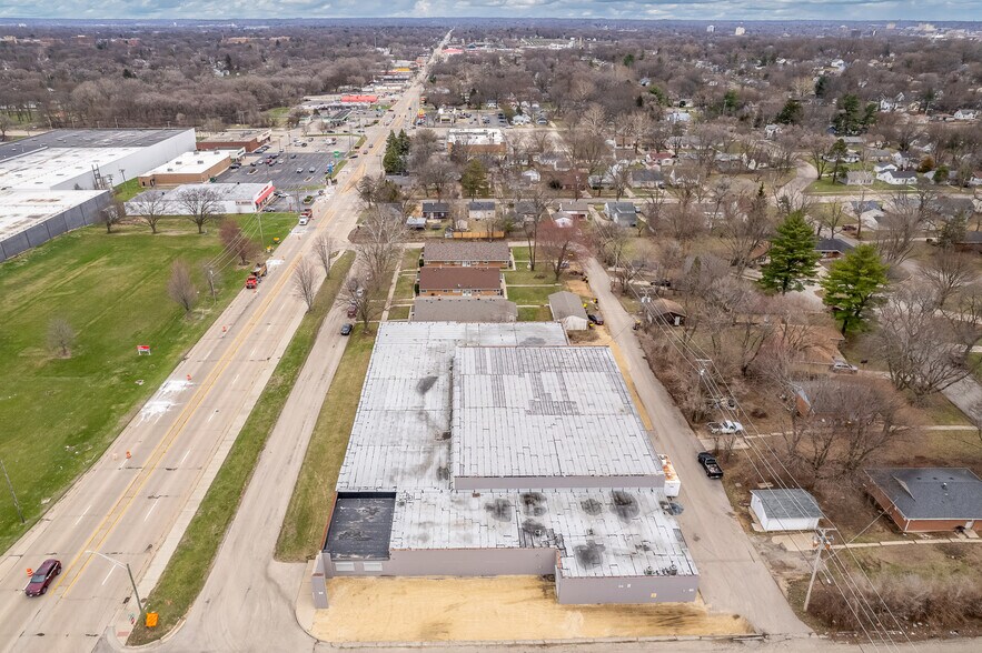 More Photos Of 3944 Auburn St, Rockford Warehouse For Lease