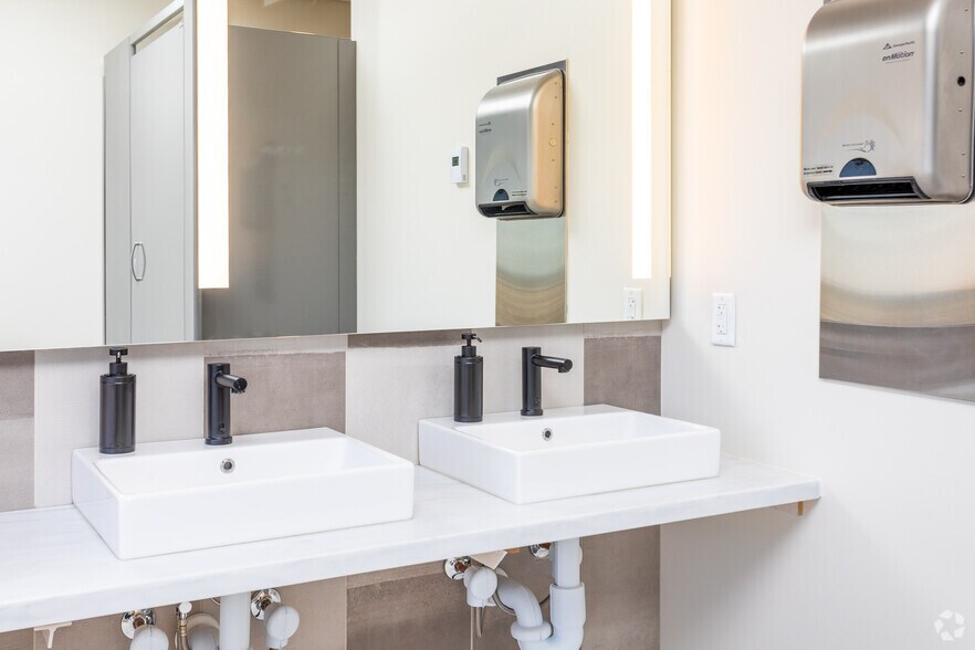 Photo of 24th Floor Ste 2410