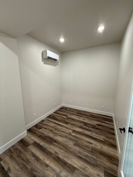 More Photos Of 328 Broadway Ave, Buhl Office For Lease