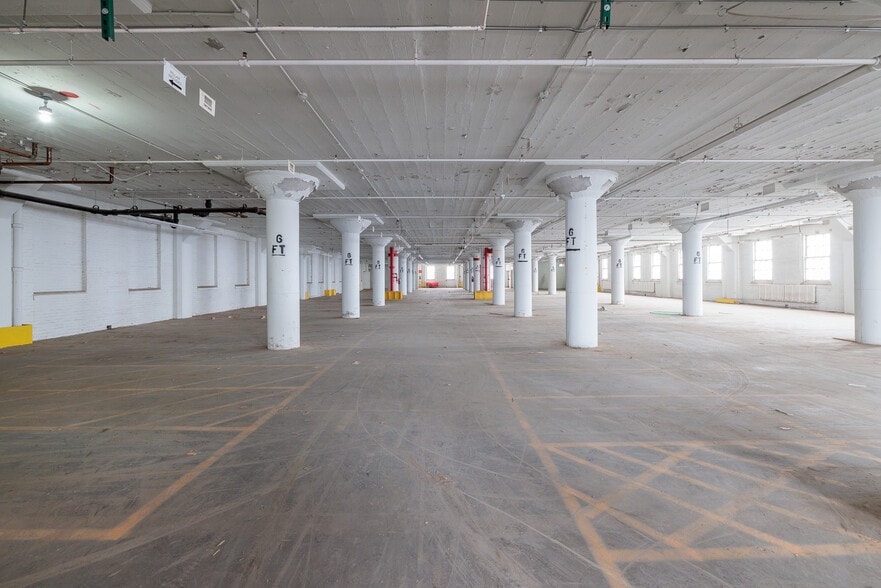 More Photos Of 1111 W 35th St, Chicago Flex For Lease
