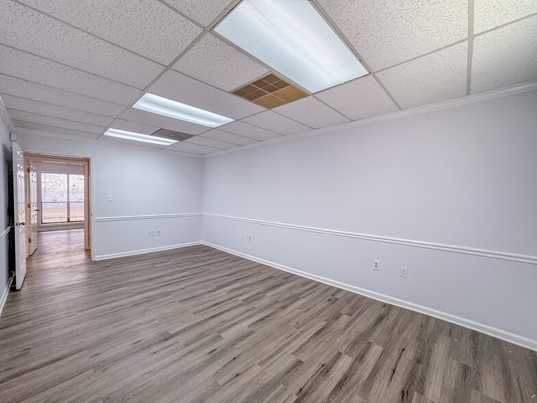 More Photos Of 875 Old Roswell Rd, Roswell Office For Sale