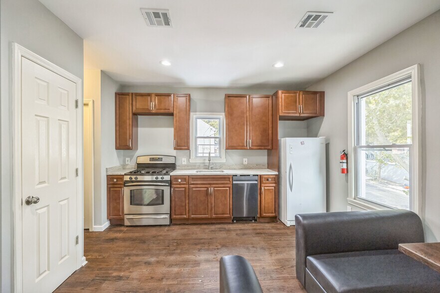 More Photos Of 541 Union Ave, Paterson Storefront Retail Residential For Sale