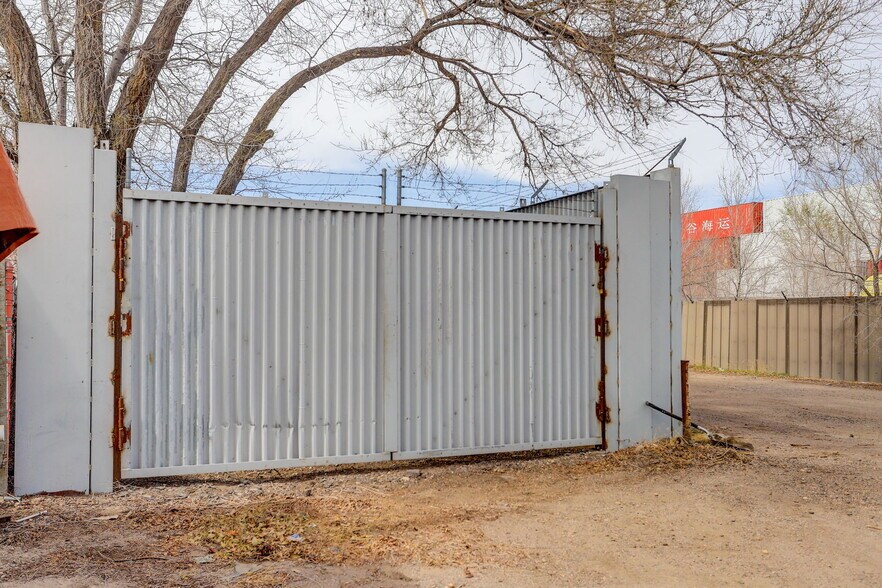 More Photos Of 5320 Cook St, Denver Warehouse For Lease