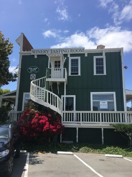 Primary Photo Of 72 Main St, Belvedere Tiburon Restaurant For Lease