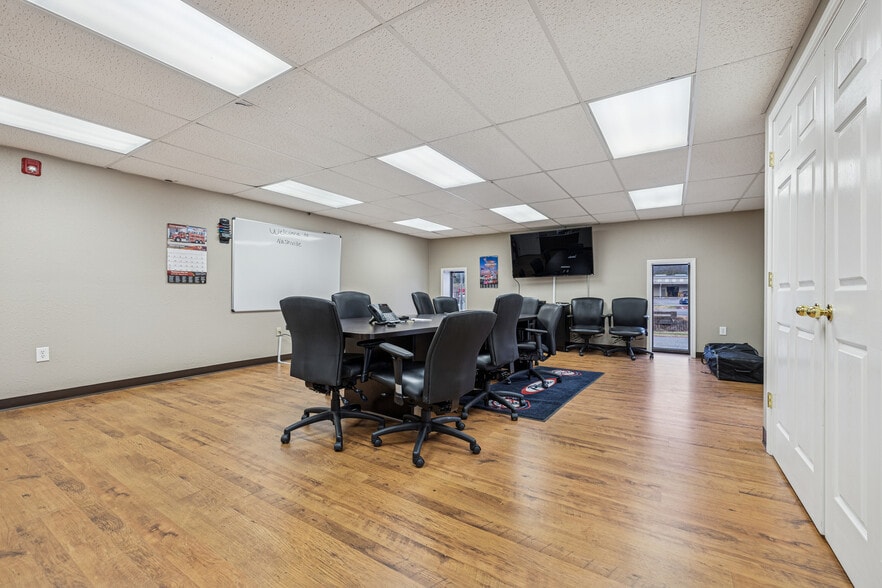 More Photos Of 3502 Dickerson Pike, Nashville Flex For Sale