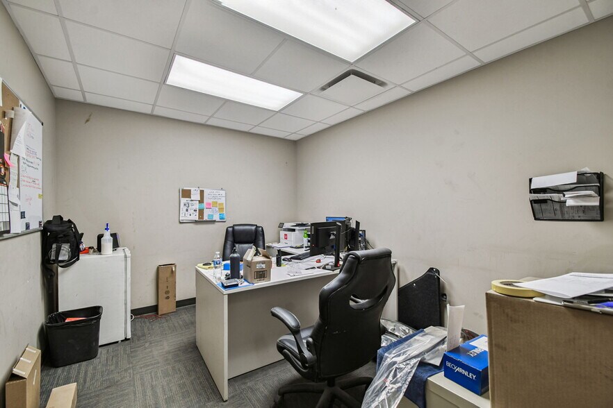 More Photos Of 4811 W Sligh Ave, Tampa Warehouse For Lease