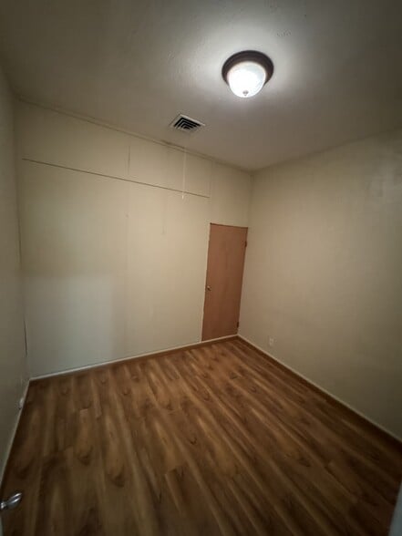 More Photos Of 101-107 Front St, Berea Storefront Retail Office For Lease