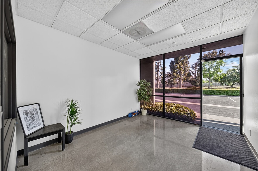 More Photos Of 550-590 E Arrow Hwy, San Dimas Warehouse For Lease
