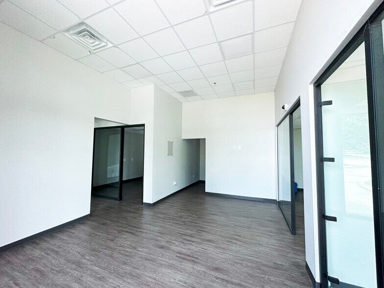 More Photos Of 11 Task Industrial Ct, Greenville Distribution For Lease
