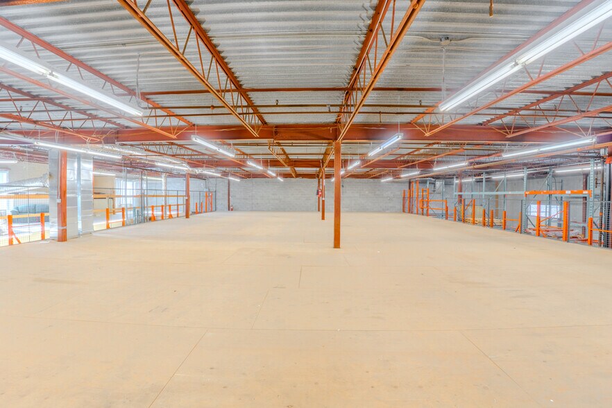 More Photos Of 9681-9725 Rue Clément, Montréal Unknown For Lease