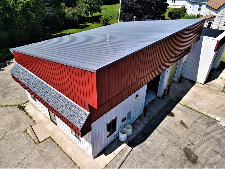 More Photos Of 243 Spring St, Highland Specialty For Sale