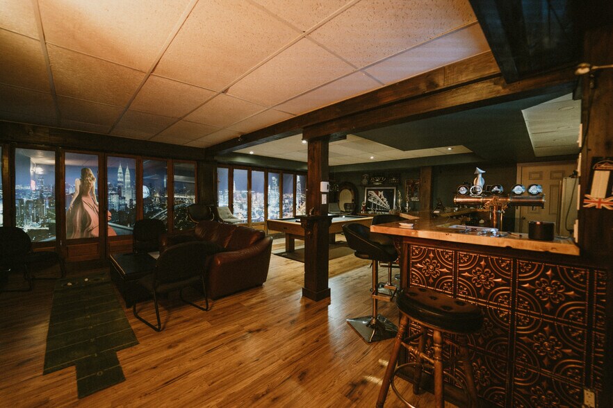 More Photos Of 18 Rue Saint-Thomas, Sainte-anne-de-bellevue Storefront Retail Office For Sale