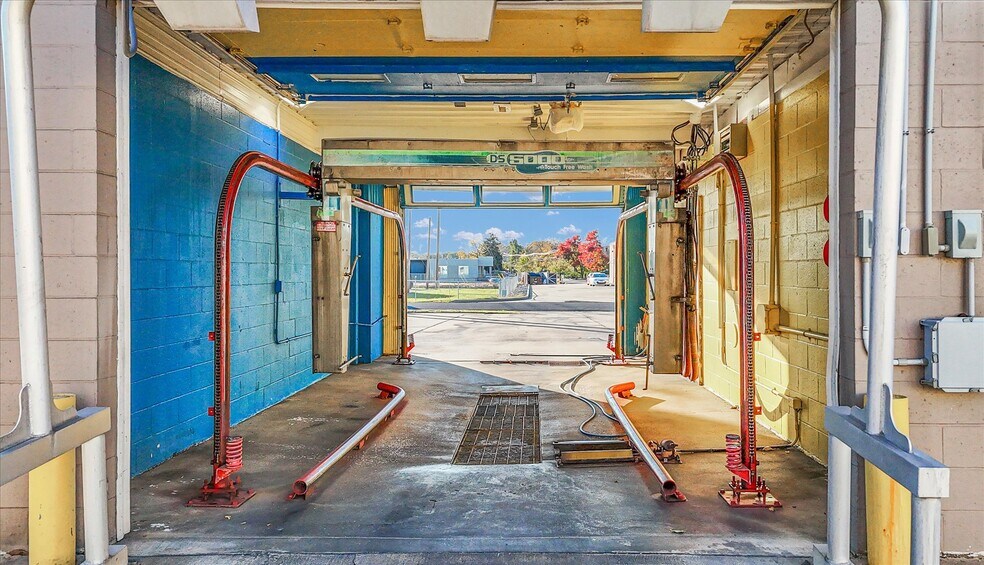 More Photos Of 501 E University Ave, Urbana Carwash For Sale