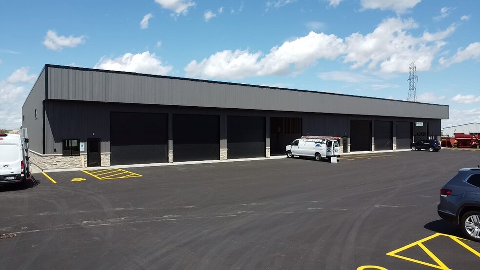 More Photos Of 5700 W Clairemont Dr, Appleton Flex For Lease