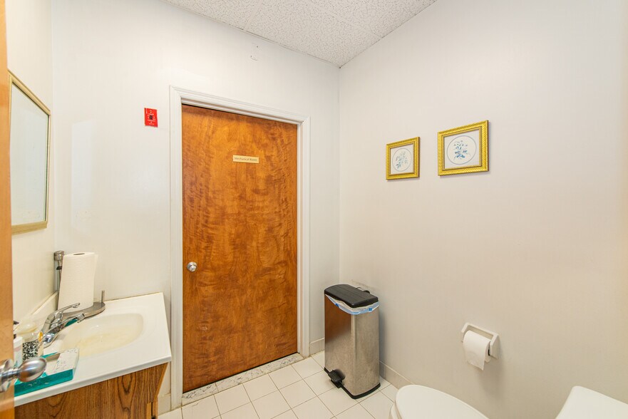 More Photos Of 59 E Mill Rd, Long Valley Office For Sale