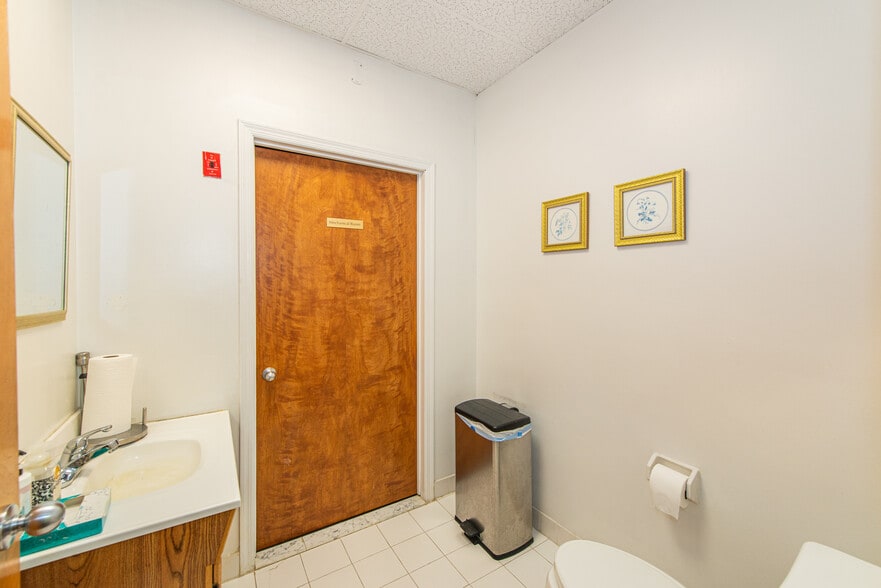 More Photos Of 59 E Mill Rd, Long Valley Office For Sale