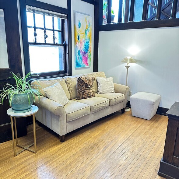 More Photos Of 616 4th Ave SE, Cedar Rapids Office For Lease