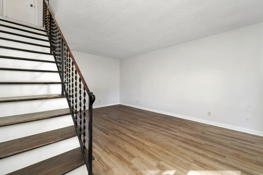 More Photos Of 1012-1032 Hickory Hill Ln, Hermitage Apartments For Sale