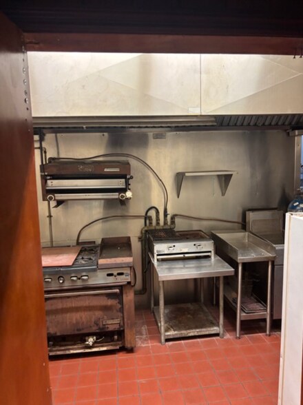 More Photos Of 327 N Dixie Hwy, Lake Worth Restaurant For Lease