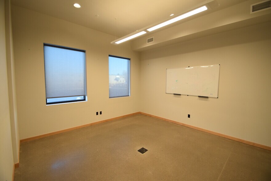 More Photos Of 2405 SW 1st St, Redmond Industrial For Lease