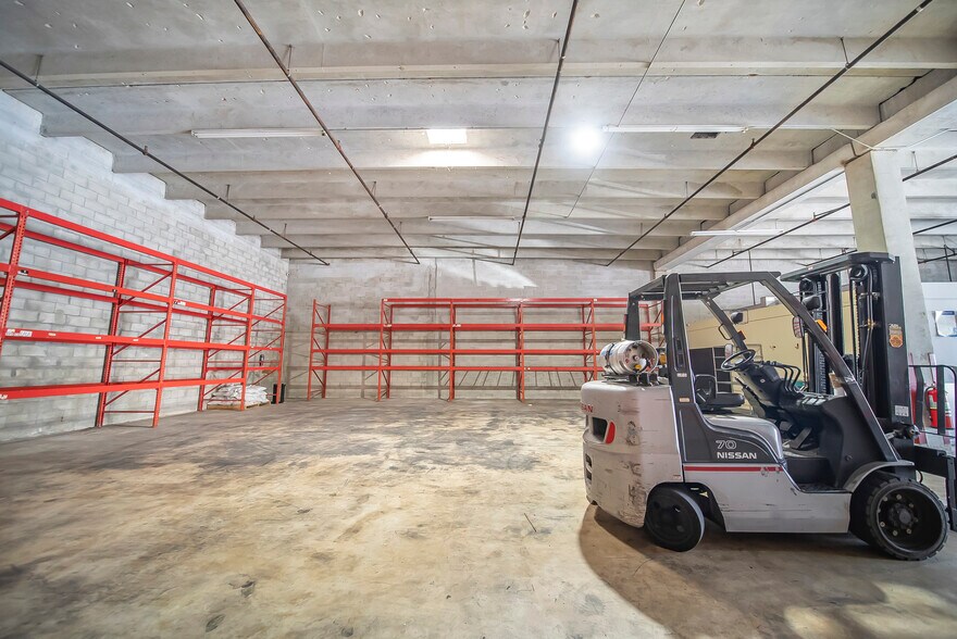 More Photos Of 3018 NW 79th Ave, Doral Warehouse For Lease