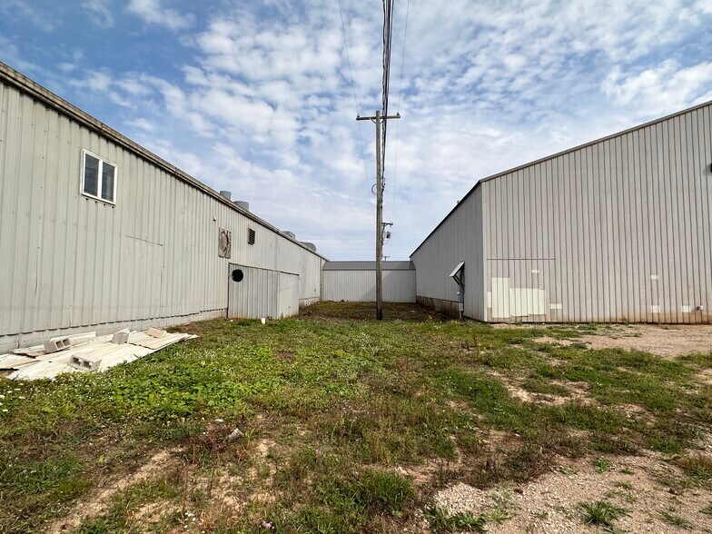 More Photos Of 3945 S Blue Star Dr, Traverse City Service For Lease